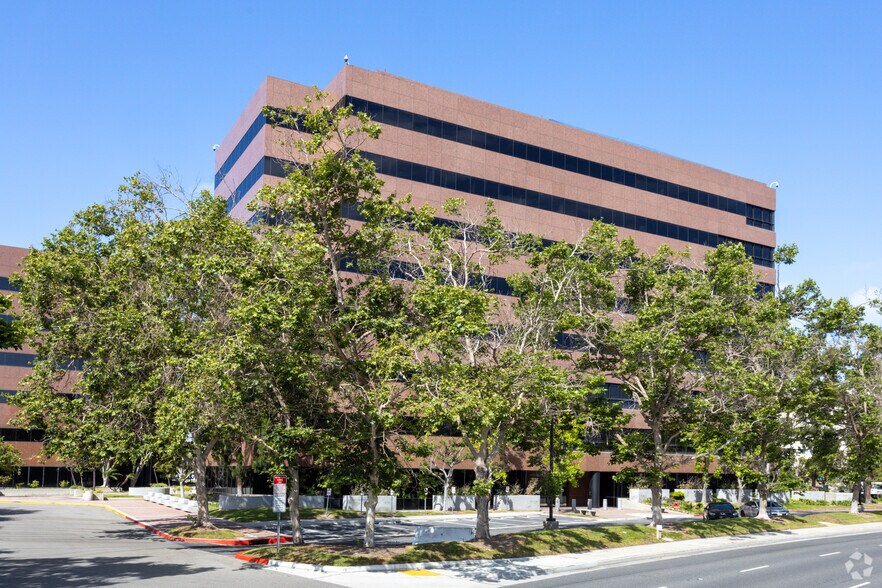 4801 Airport Plaza Dr, Long Beach, CA à louer - Photo de l’immeuble – Image 2 sur 3
