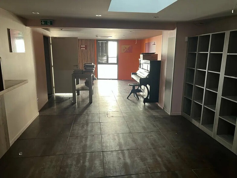 Local commercial dans Aix-en-Provence à louer - Photo de l’immeuble – Image 3 sur 4