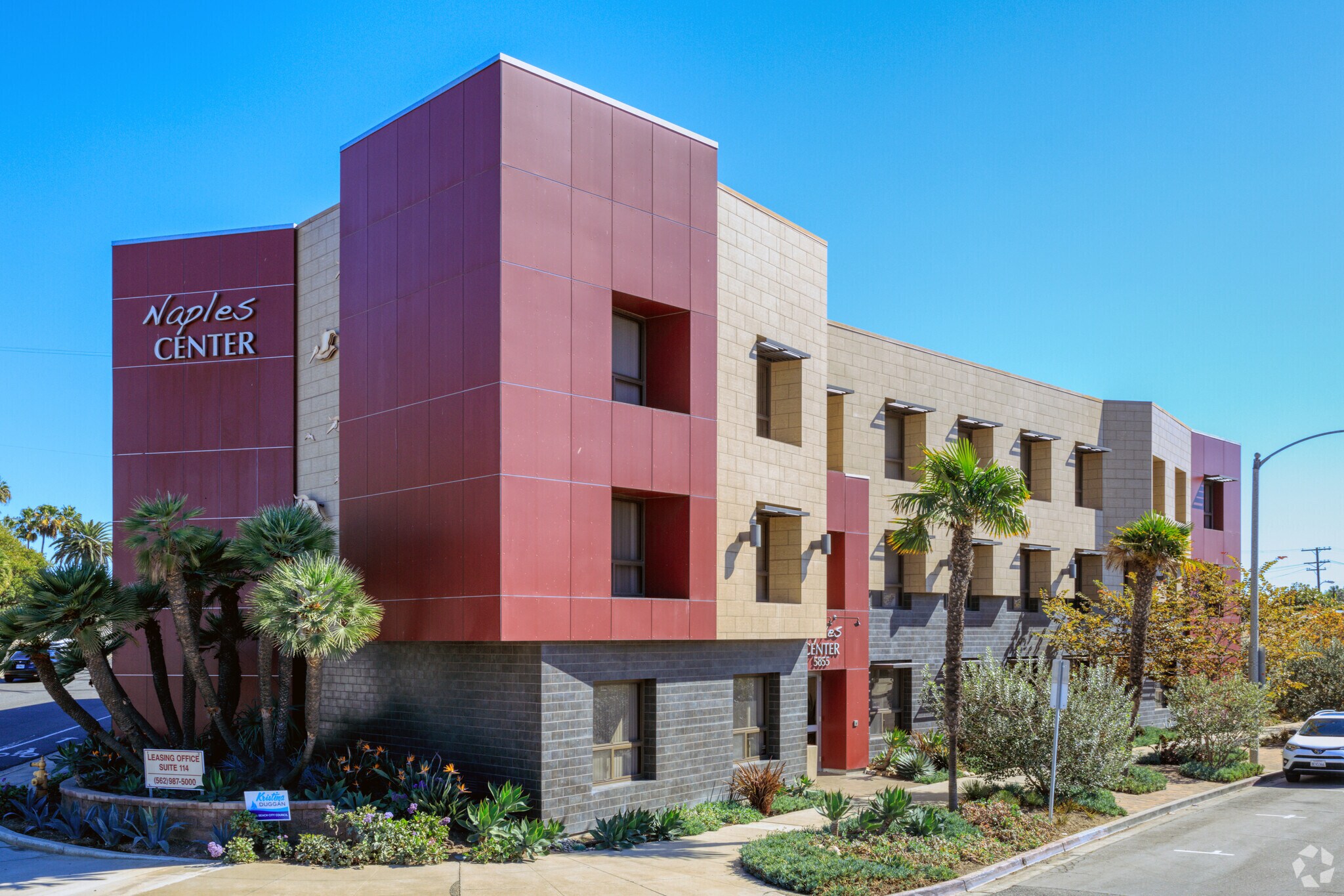 5855 E Naples Plz, Long Beach, CA à louer Photo principale– Image 1 sur 6