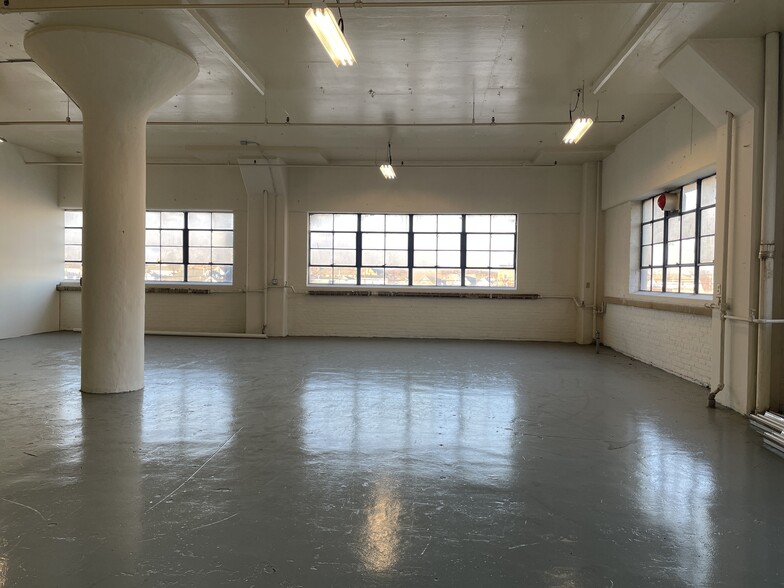 510 Barnum Ave, Bridgeport, CT à louer - Photo intérieure – Image 1 sur 2