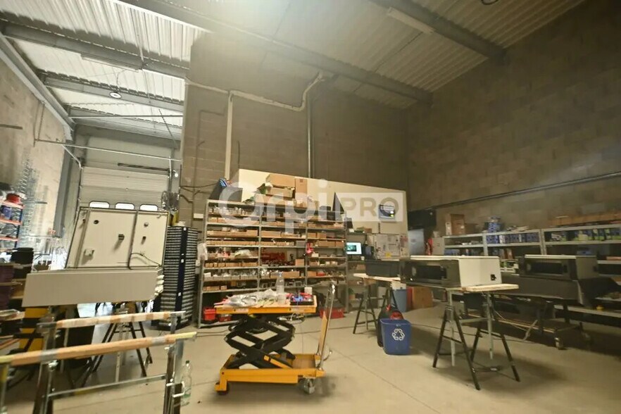 Bureau dans Décines-Charpieu à louer - Photo de l’immeuble – Image 2 sur 8