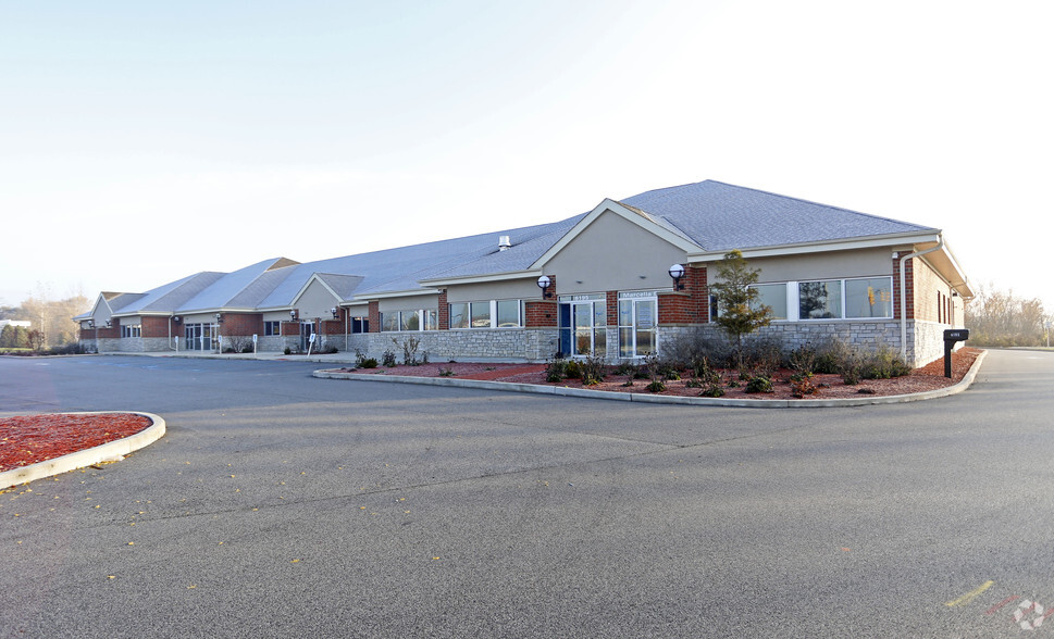 6181-6195 Marcella Blvd, Hobart, IN à louer - Photo de l’immeuble – Image 1 sur 18