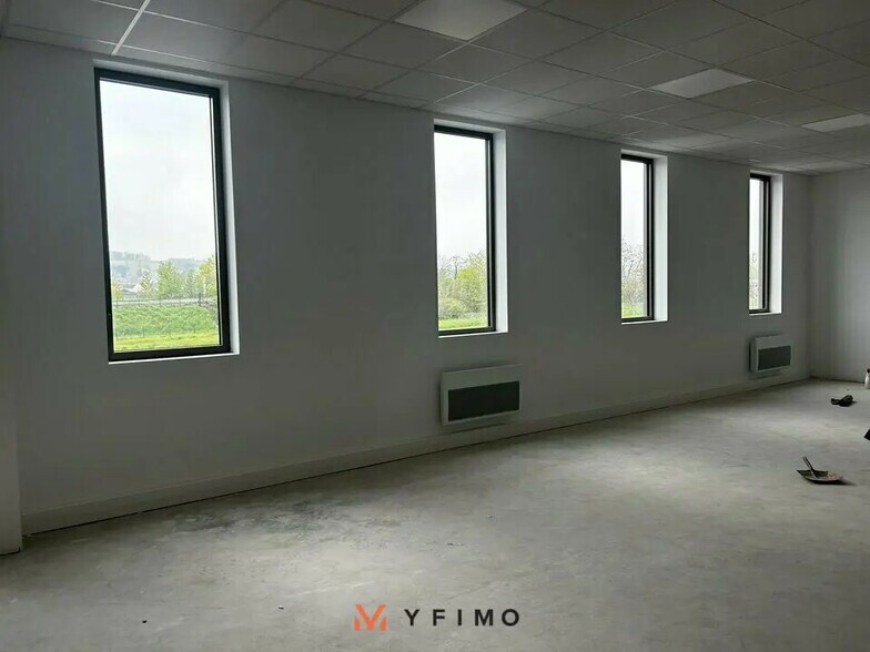 Bureau dans Buchelay à louer - Photo de l’immeuble – Image 2 sur 7