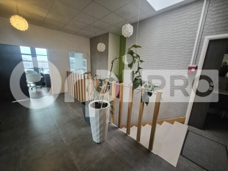 Local d’activités dans Ormes à louer - Photo intérieure – Image 3 sur 12