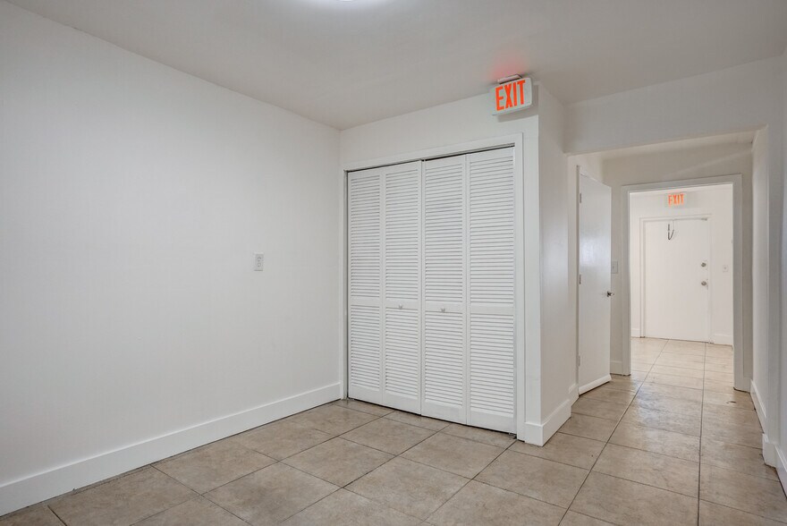 14080-14118 SW 139th Ct, Miami, FL à louer - Photo de l’immeuble – Image 3 sur 15