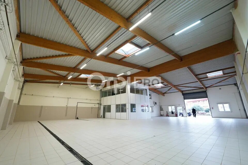 Bureau dans Décines-Charpieu à louer Photo de l’immeuble– Image 1 sur 24