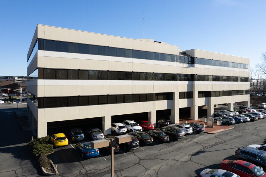 201 W Passaic St, Rochelle Park, NJ à louer - Photo de l’immeuble – Image 3 sur 21