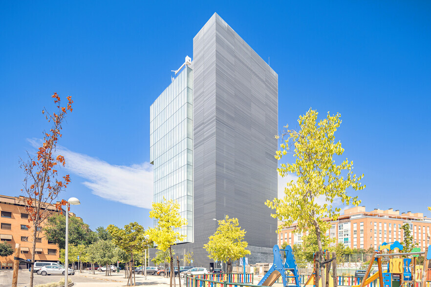 Calle de Amaltea, 32, Madrid, Madrid à louer - Photo de l’immeuble – Image 3 sur 3