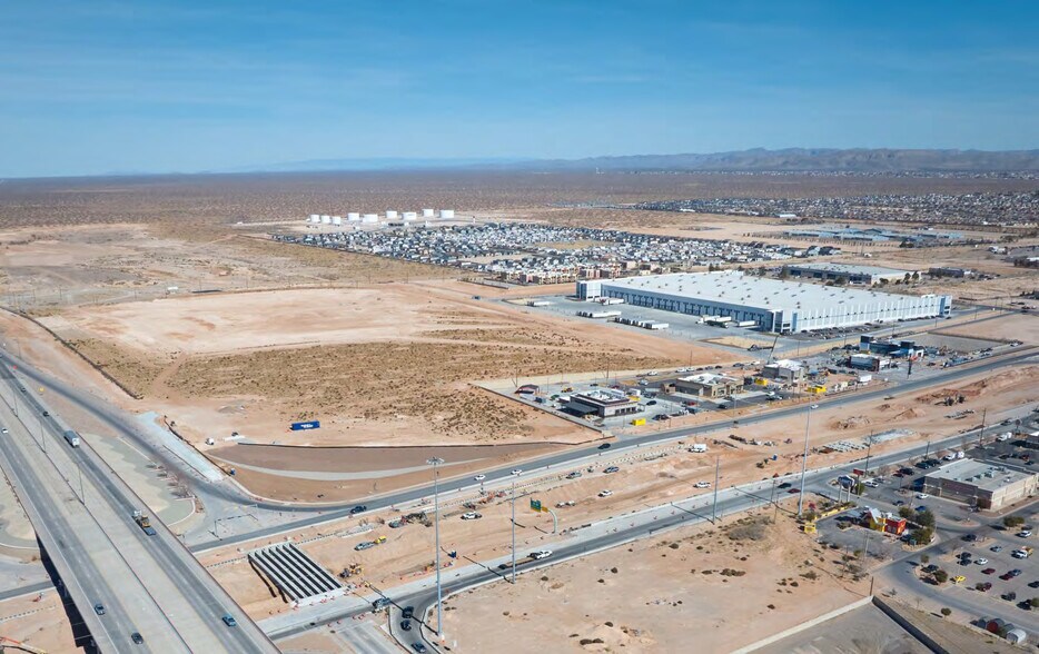 Montana Ave, El Paso, TX à louer - Aérien – Image 2 sur 10
