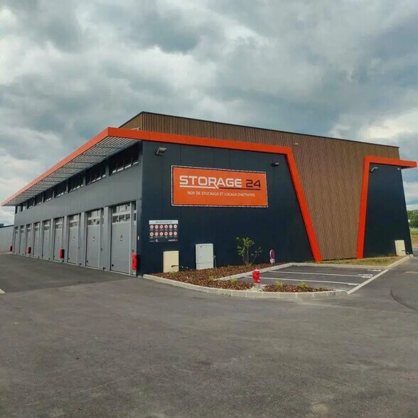 Industriel/Logistique dans Grand-Charmont à louer - Photo de l’immeuble – Image 1 sur 3