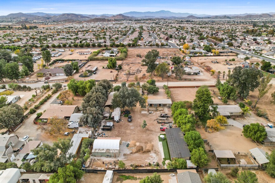 30620 Old Windmill Rd, Menifee, CA à vendre - Photo principale – Image 1 sur 14