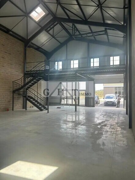 Industriel/Logistique dans Groslay à louer - Photo de l’immeuble – Image 3 sur 4