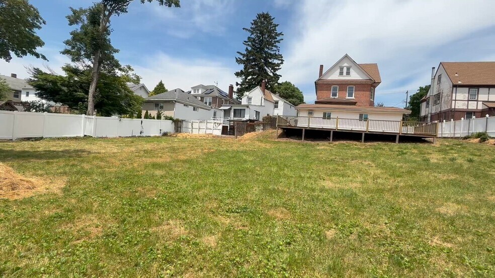 147-08/146-70 Bayside Avenue portefeuille de 2 biens à vendre sur LoopNet.fr - Vidéo sur l’annonce professionnelle – Image 2 sur 15