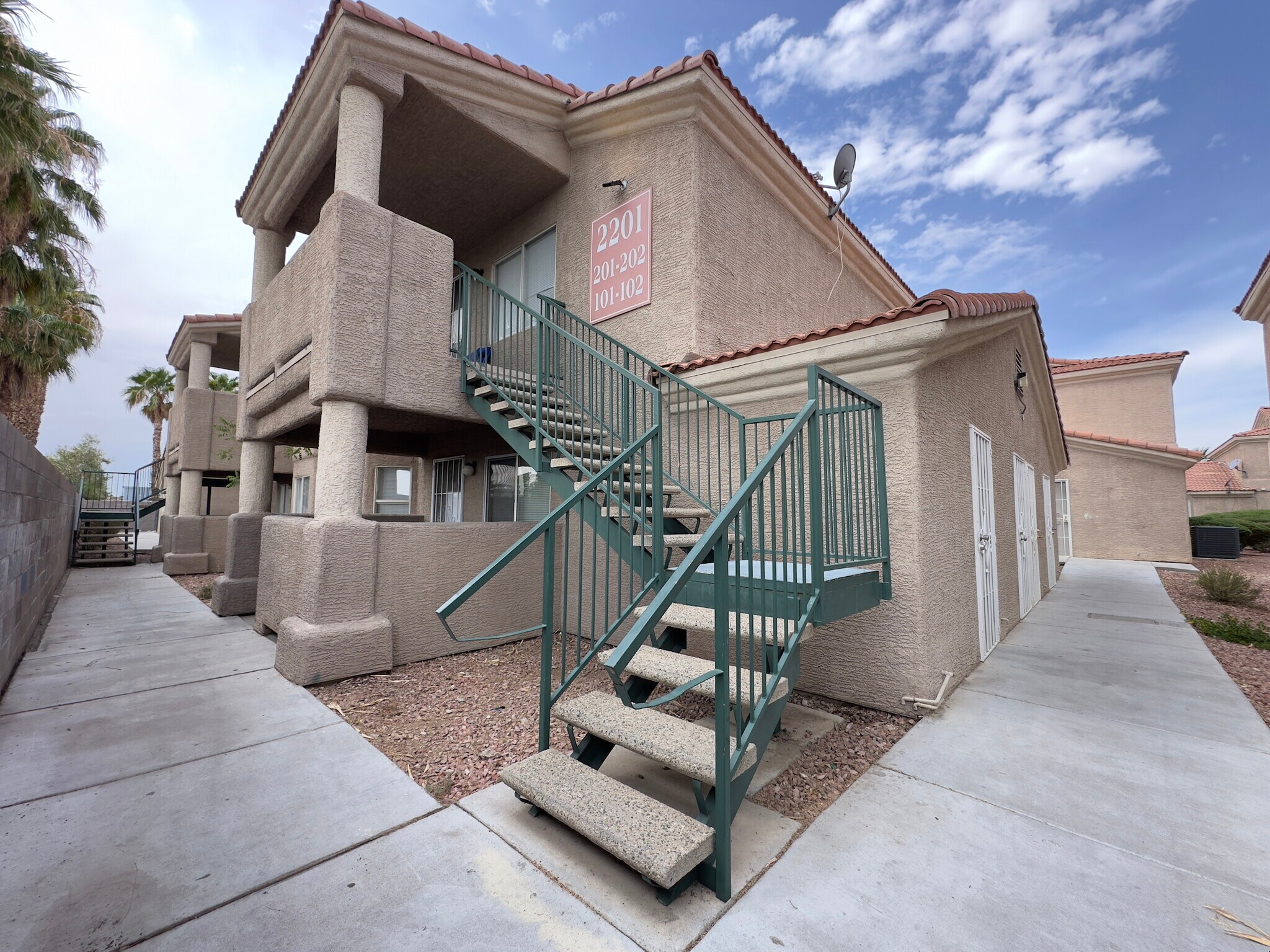 2201 James Bilbray Dr, Las Vegas, NV à vendre Photo de l’immeuble– Image 1 sur 19