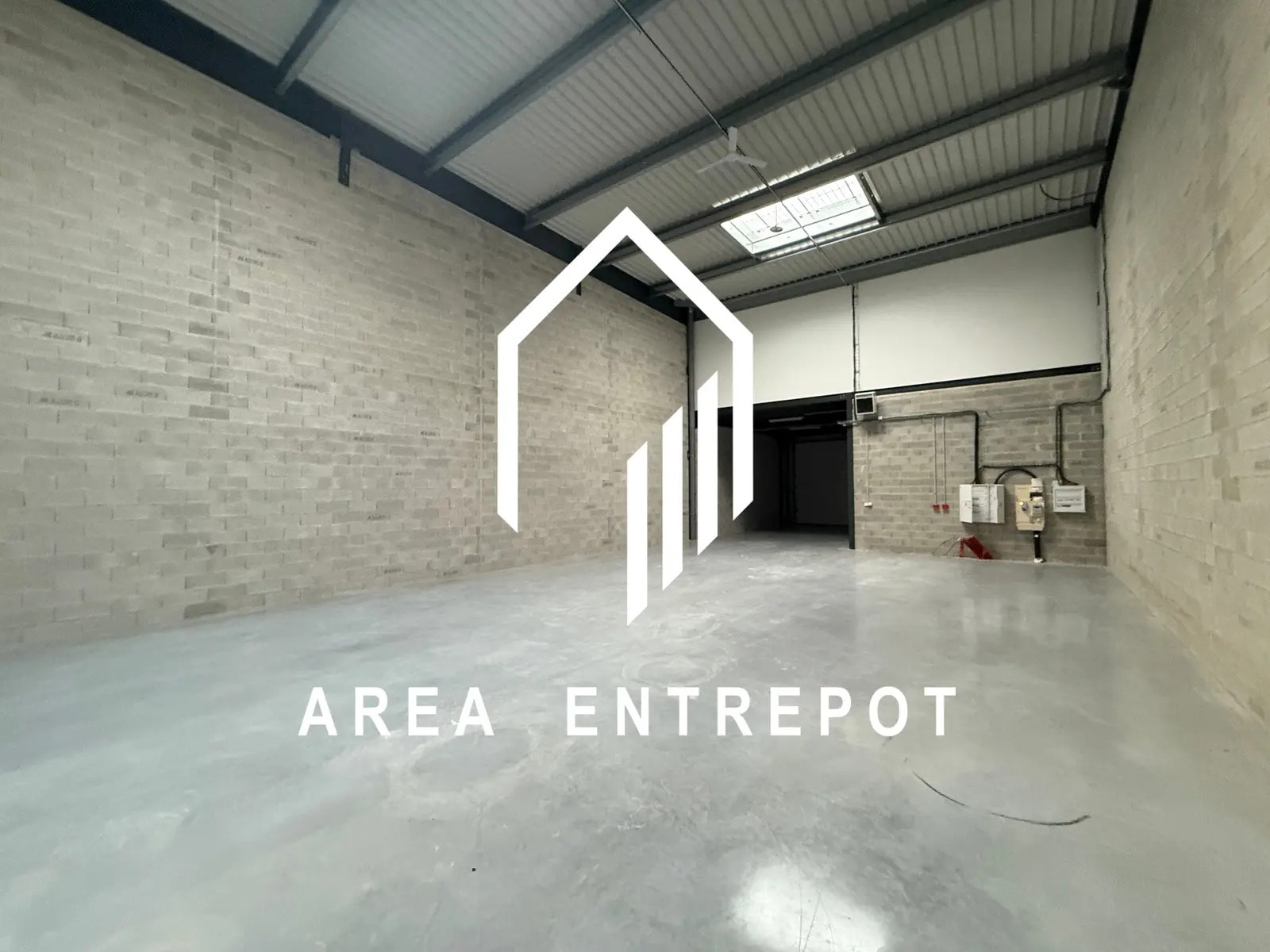 Local d'activités dans Marignane à vendre Photo intérieure– Image 1 sur 9