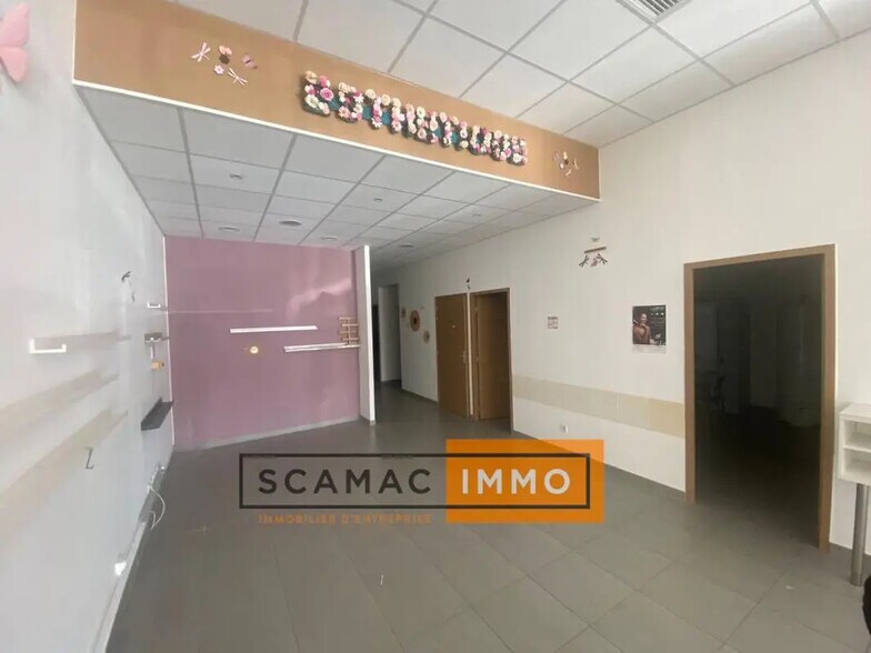 Local commercial dans Châteauneuf-les-Martigues à louer - Photo de l’immeuble – Image 2 sur 4