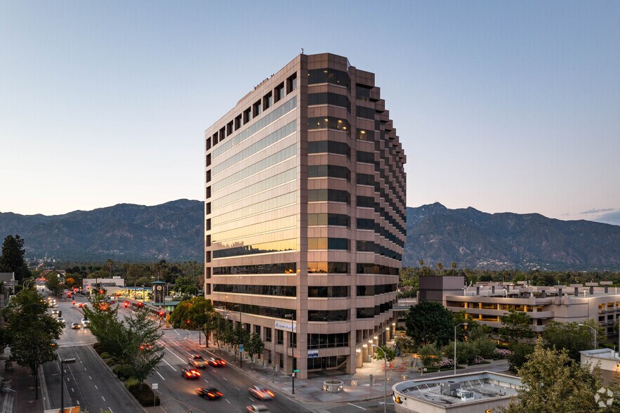 300 N Lake Ave, Pasadena, CA à louer - Photo principale – Image 1 sur 11