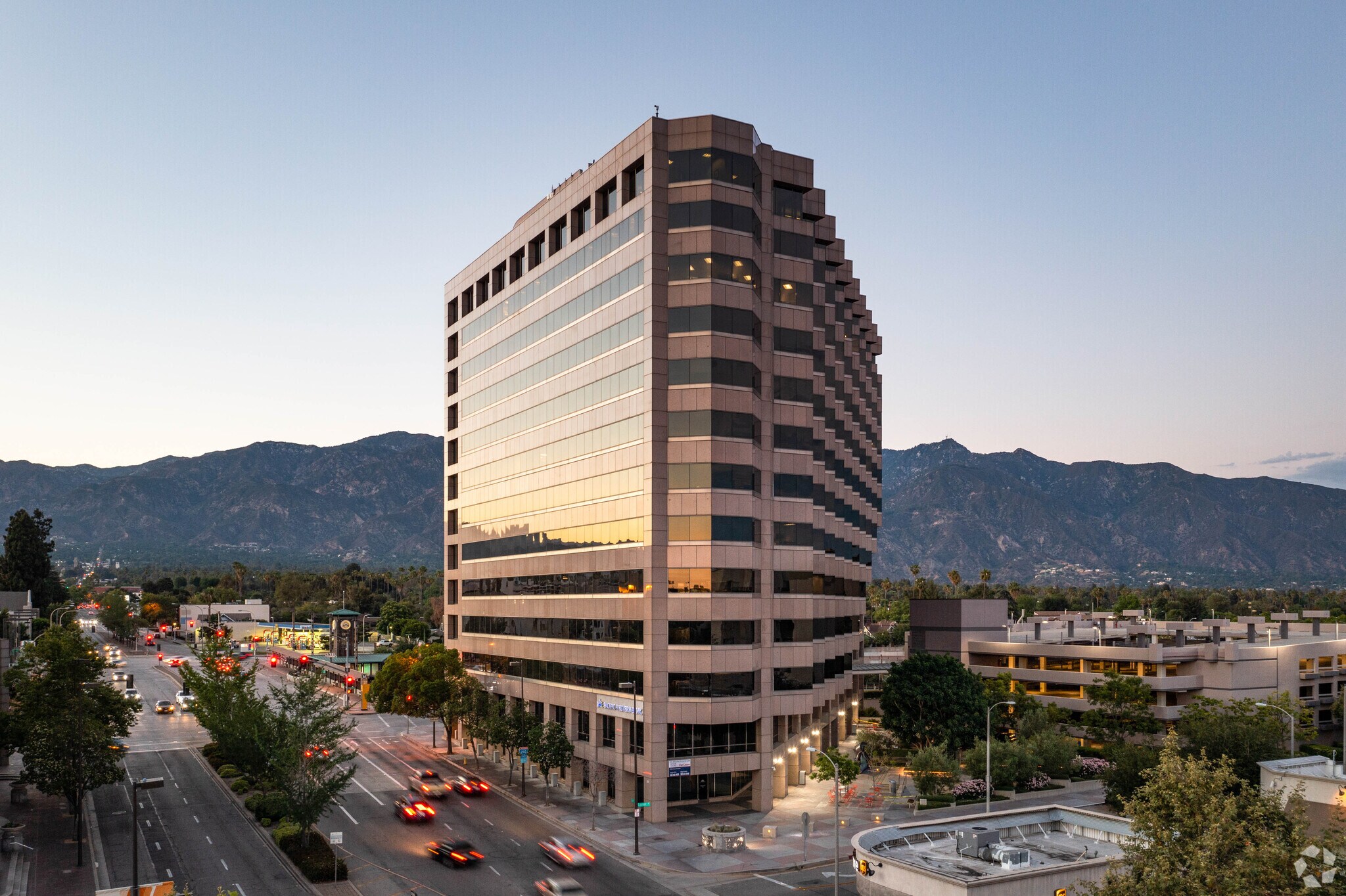 300 N Lake Ave, Pasadena, CA à louer Photo principale– Image 1 sur 12
