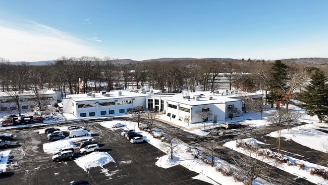 Plus de détails pour 4 Griffin Rd N, Windsor, CT - Bureau à vendre