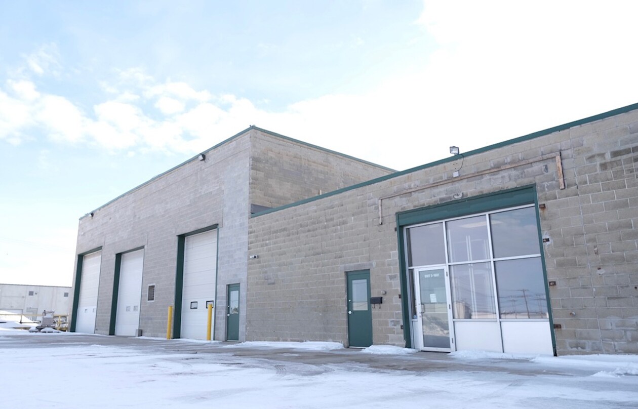 1601 Church Ave, Winnipeg, MB à louer Photo principale– Image 1 sur 14