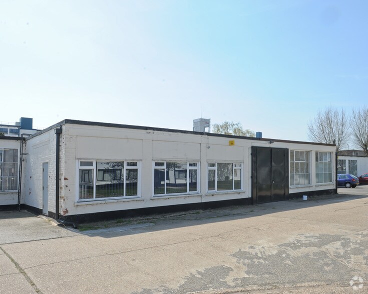 Princess Margaret Rd, Tilbury à louer - Photo de l’immeuble – Image 2 sur 4