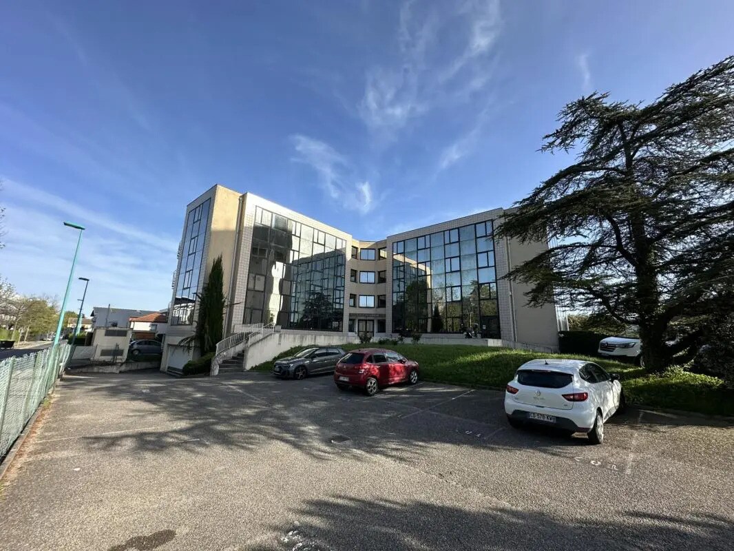71 Chemin Du Moulin Carron, Écully à louer Photo de l’immeuble– Image 1 sur 6