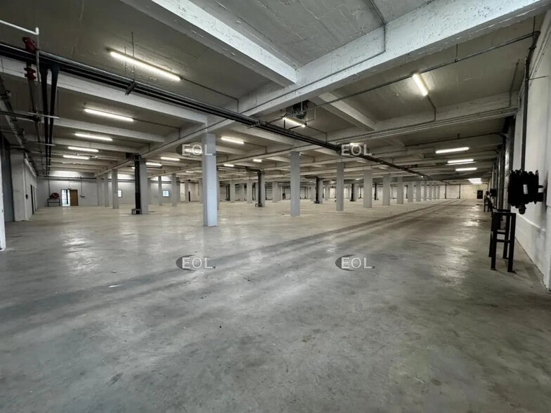 11-15 Chemin De Crèvecoeur, Saint-Denis à louer - Photo de l’immeuble – Image 3 sur 8
