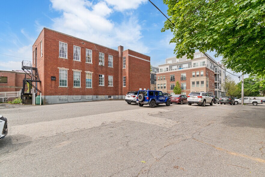 11 Sanborn St, Reading, MA à vendre - Photo de l’immeuble – Image 2 sur 10