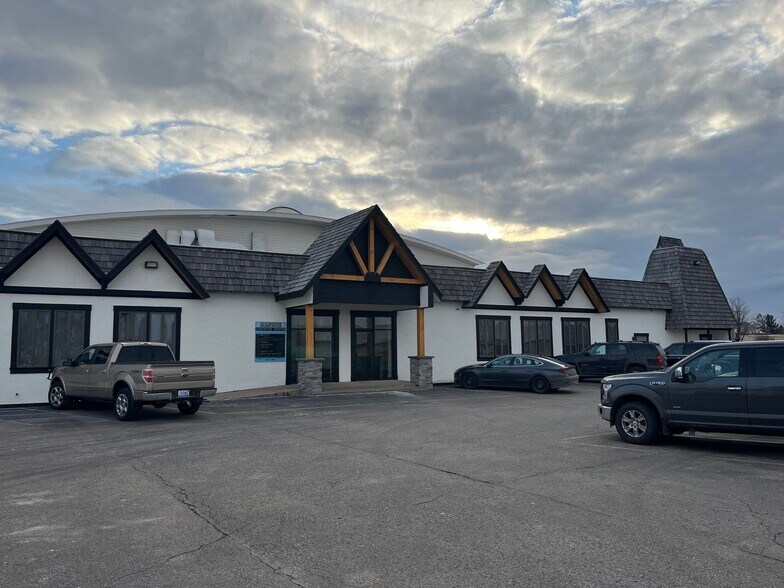 400 W Main St, Gaylord, MI à louer - Photo de l’immeuble – Image 2 sur 7