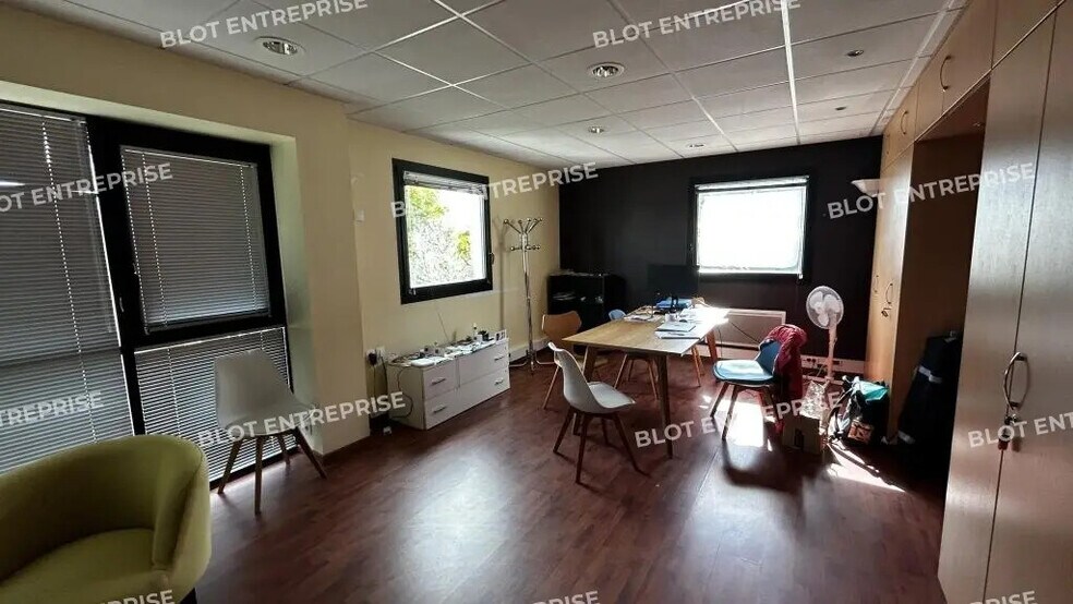 Bureau dans Bruz à louer - Photo de l’immeuble – Image 2 sur 13