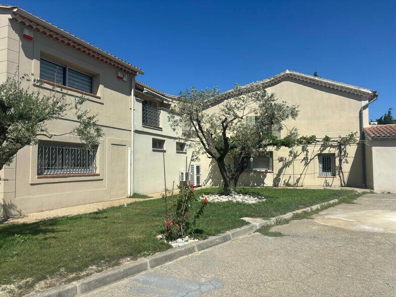 Bureau dans Avignon à louer - Photo de l’immeuble – Image 3 sur 9