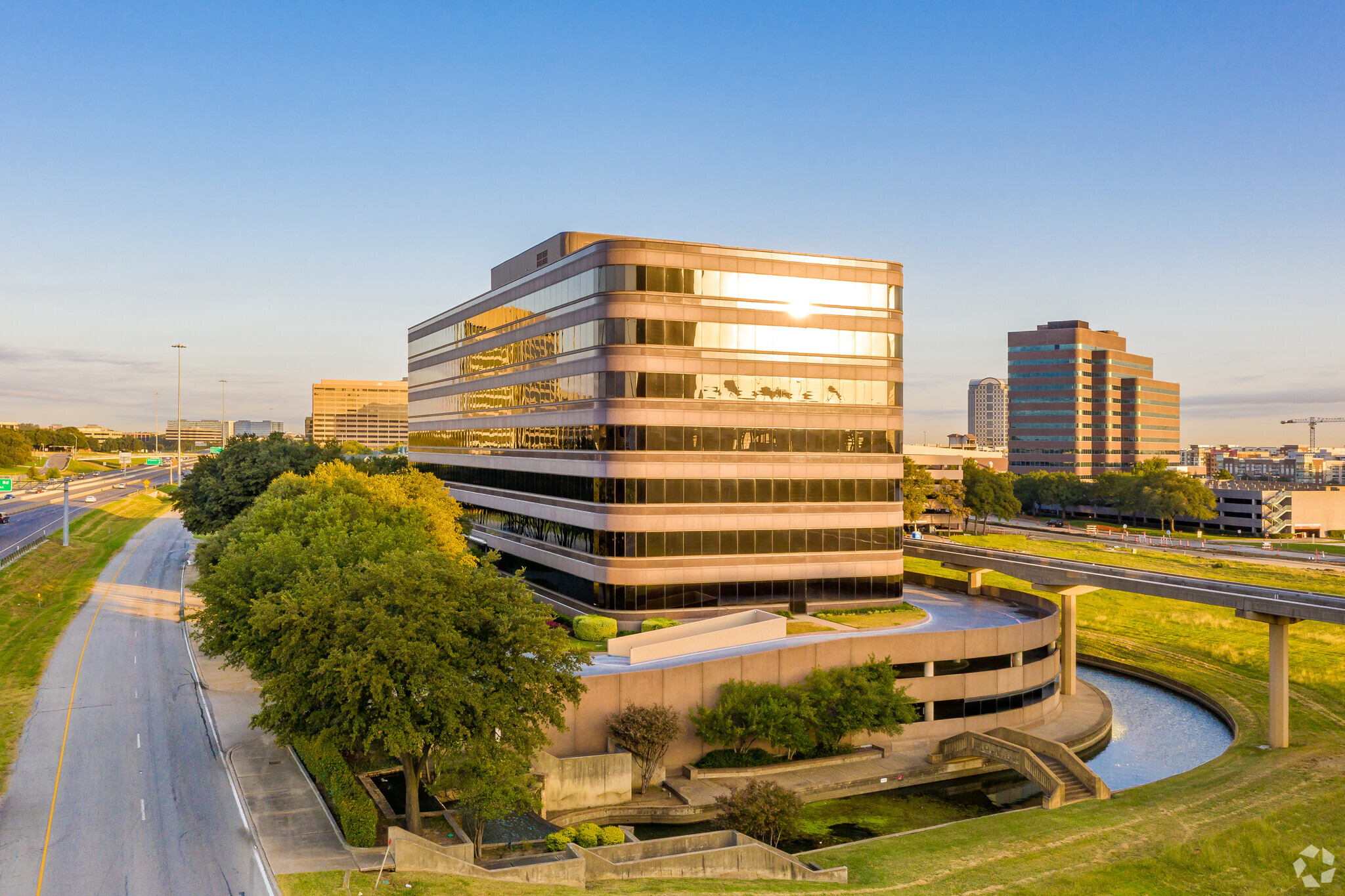 511 E John Carpenter Fwy, Irving, TX à louer Photo de l’immeuble– Image 1 sur 17