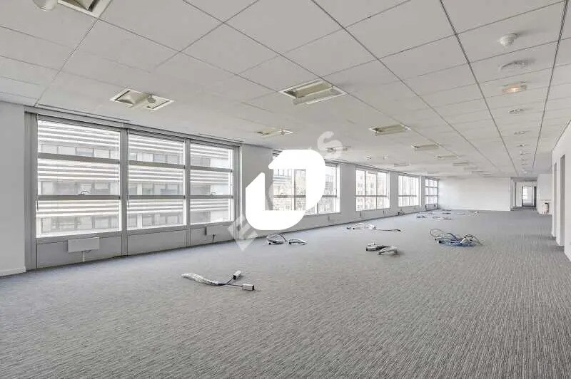 Bureau dans Saint-Denis à louer - Photo de l’immeuble – Image 3 sur 11