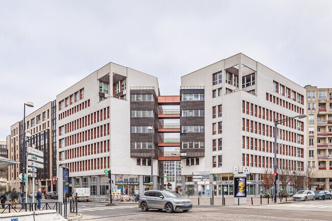 Plus de détails pour 28-34 avenue du Centre, Montigny-le-Bretonneux - Bureau à louer