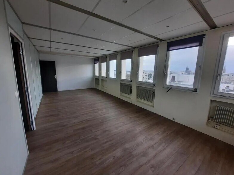 Bureau dans Rouen à louer - Photo de l’immeuble – Image 1 sur 11
