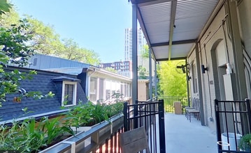 702 San Antonio St, Austin, TX à louer Photo de l’immeuble– Image 2 sur 5