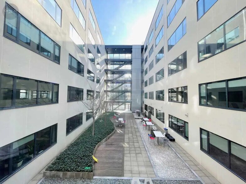 Bureau dans Lyon à louer - Photo de l’immeuble – Image 1 sur 7