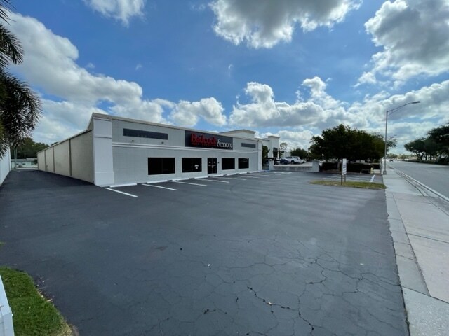 2665 Davis Blvd, Naples, FL à vendre - Photo de l’immeuble – Image 2 sur 13