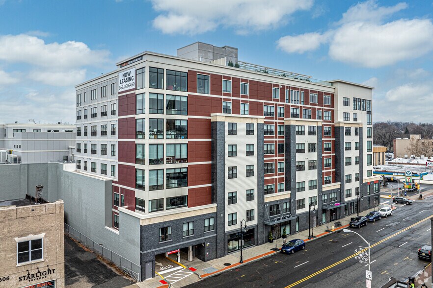 620 Bloomfield Ave, Bloomfield, NJ à louer - Photo de l’immeuble – Image 3 sur 80