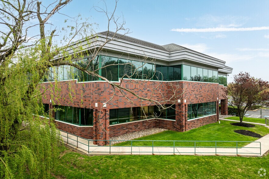 11 Campus Blvd, Newtown Square, PA à louer - Photo de l’immeuble – Image 2 sur 10
