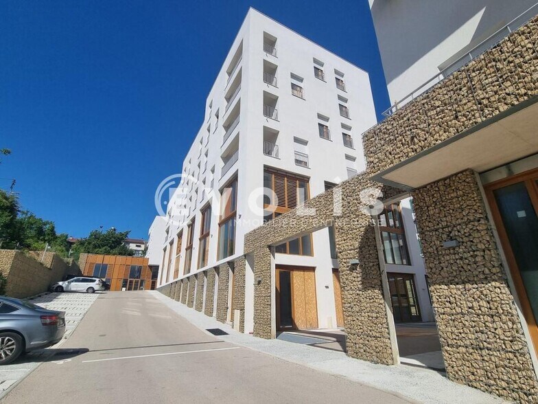 Local d’activités dans Vitry Sur Seine à louer - Photo de l’immeuble – Image 2 sur 8