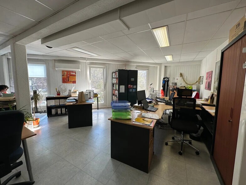 Bureau dans Gémenos à vendre - Photo de l’immeuble – Image 1 sur 8