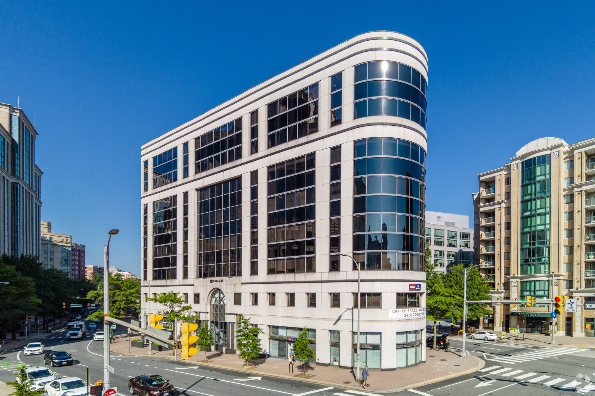 2200 Wilson Blvd, Arlington, VA à louer Photo de l’immeuble– Image 1 sur 5