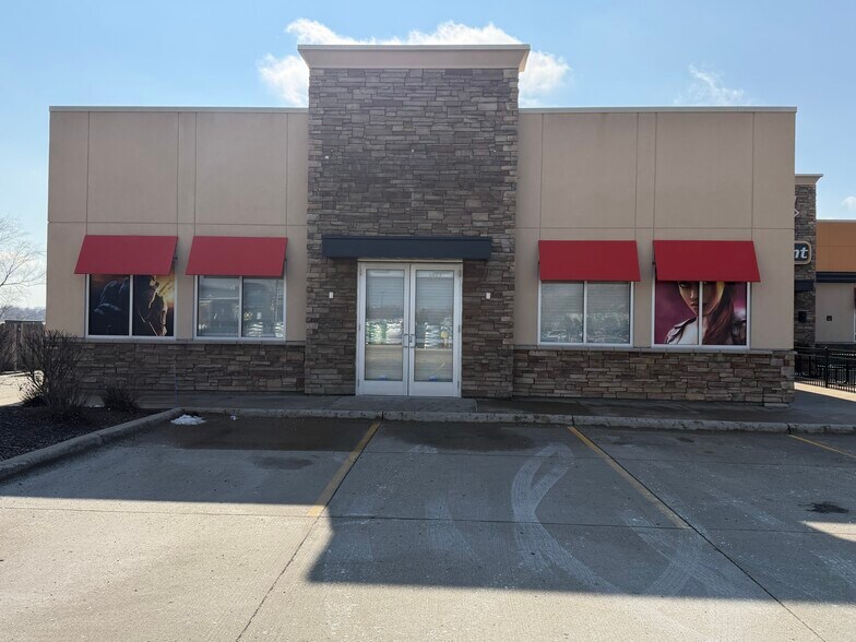 1011 Highway 1 W, Iowa City, IA à louer - Photo de l’immeuble – Image 2 sur 10