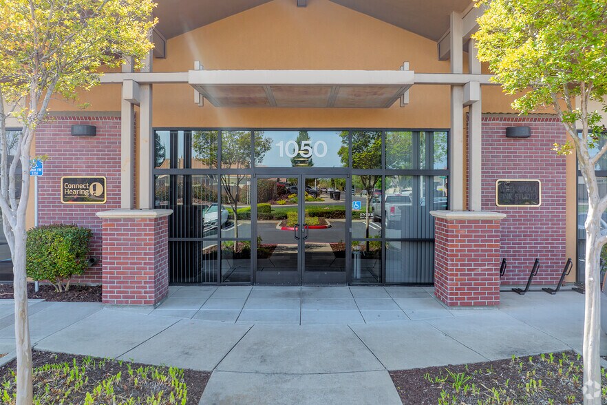 1050 Opportunity Dr, Roseville, CA à louer - Photo de l’immeuble – Image 3 sur 6