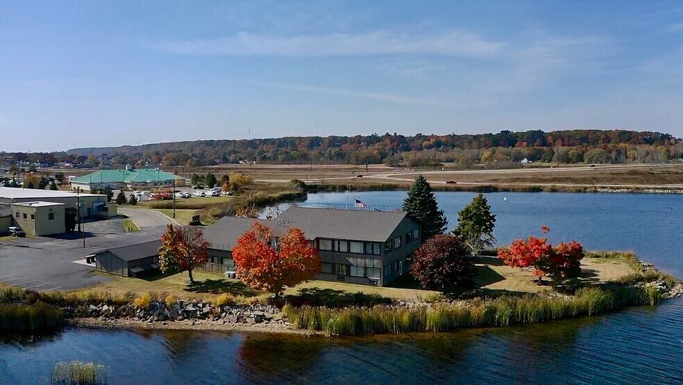933 N 8th St, Gladstone, MI à louer - Photo de l’immeuble – Image 2 sur 4