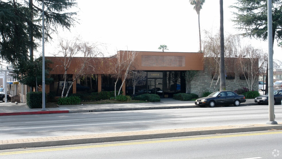 14914 Sherman Way, Van Nuys, CA à vendre - Photo de l’immeuble – Image 1 sur 4