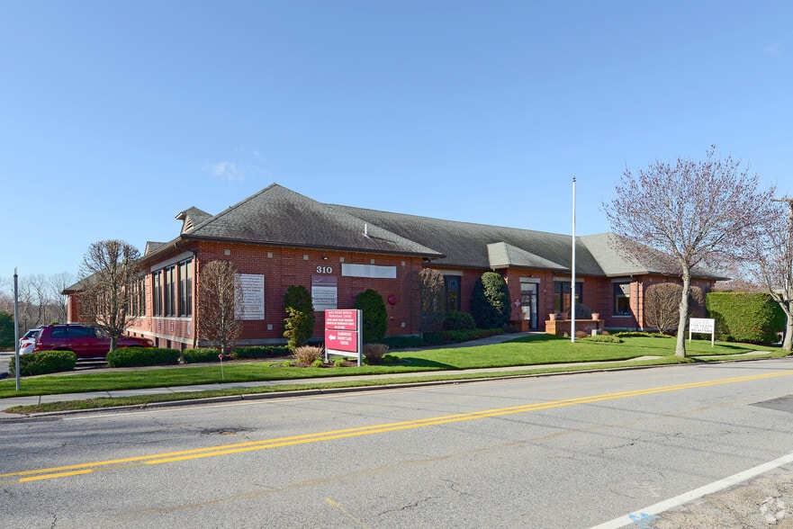 310 Maple Ave, Barrington, RI à louer - Photo de l’immeuble – Image 3 sur 17