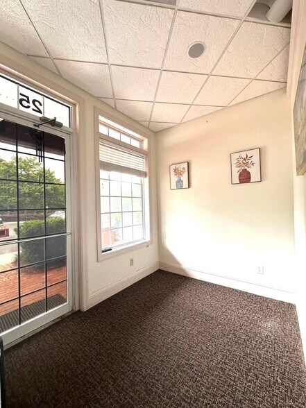 4994 Lower Roswell Rd, Marietta, GA à vendre - Hall d’entrée – Image 2 sur 18