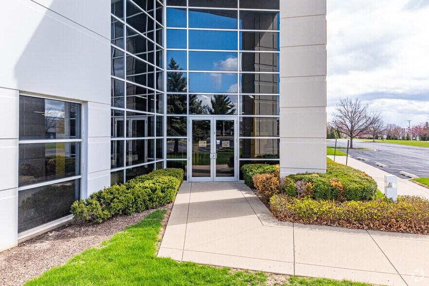 1000 Bilter Rd, Aurora, IL à louer - Photo de l’immeuble – Image 3 sur 5